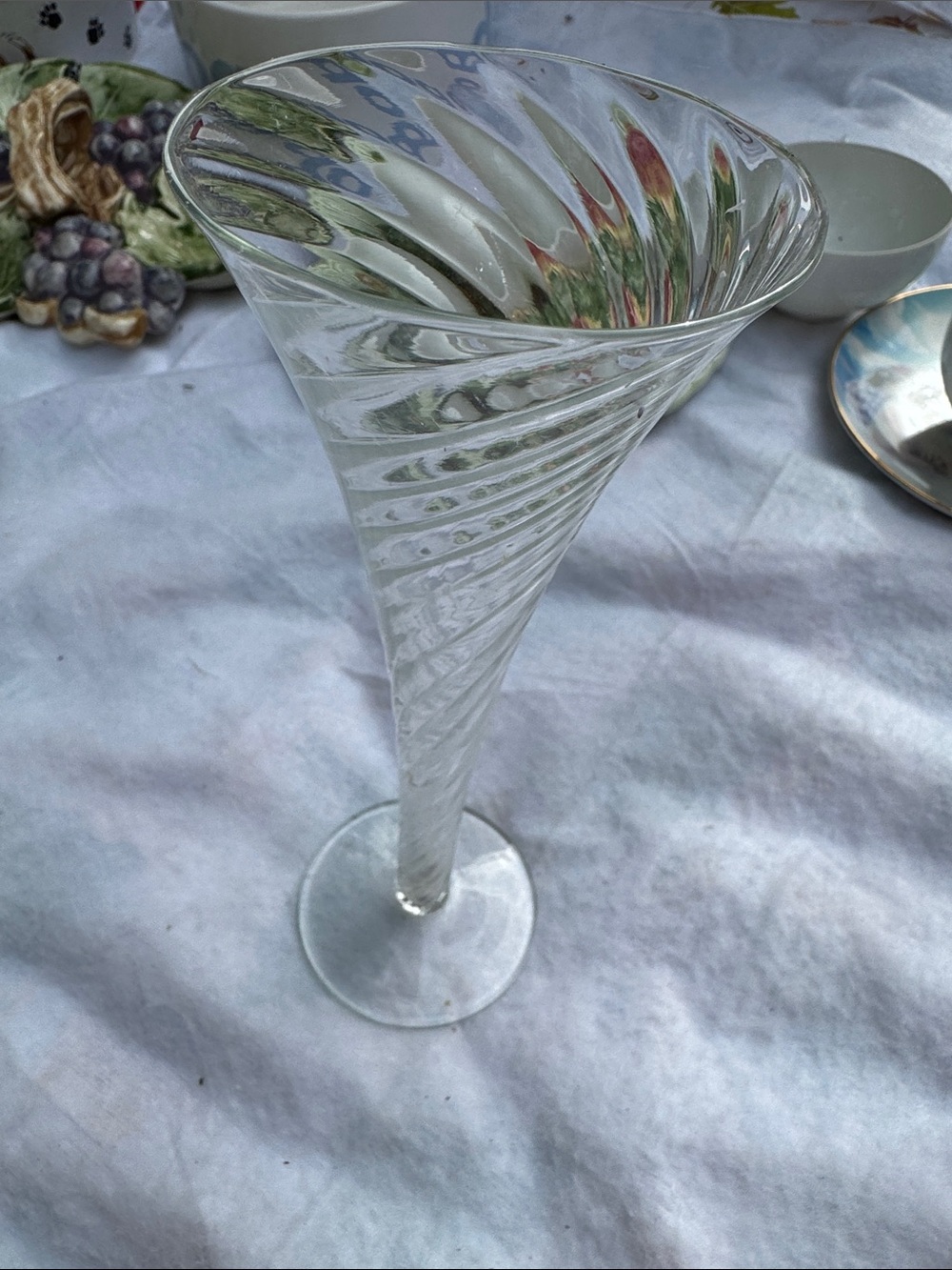 Clear Twisted Stem Bud Vase - Elegant Swirl Design